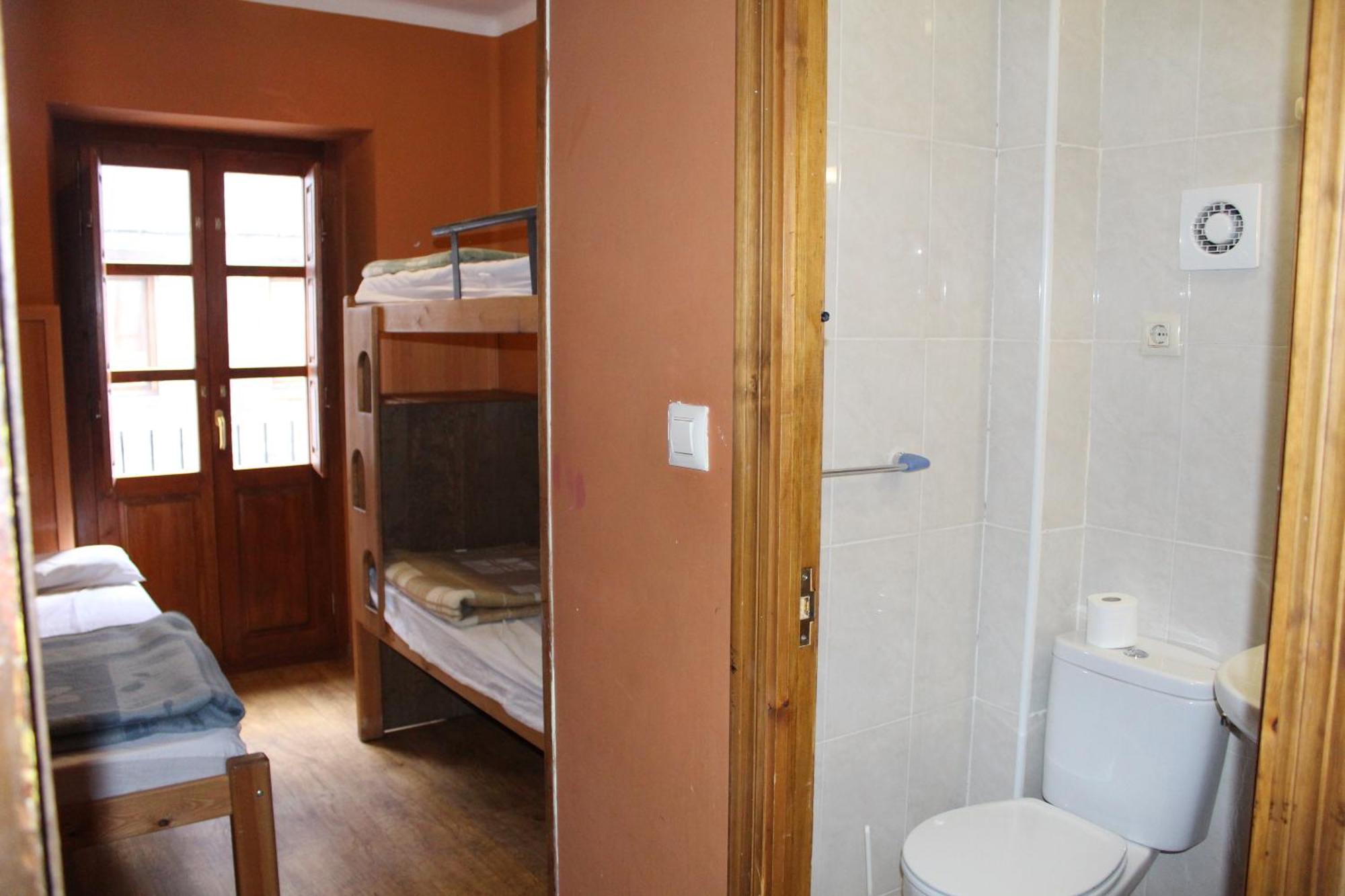Albergue-Refugio Sargantana Canfranc Phòng bức ảnh
